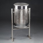 PAPELERA CILÍNDRICA PERFORADA SUELO 60L INOX